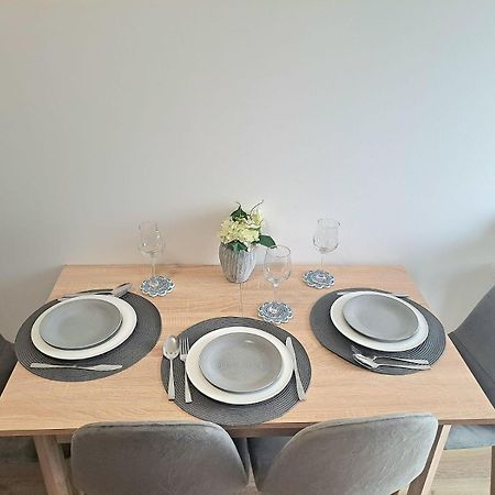 Mountain Breeze Luxury Apartment Ac & Parcare Privata Braşov Esterno foto