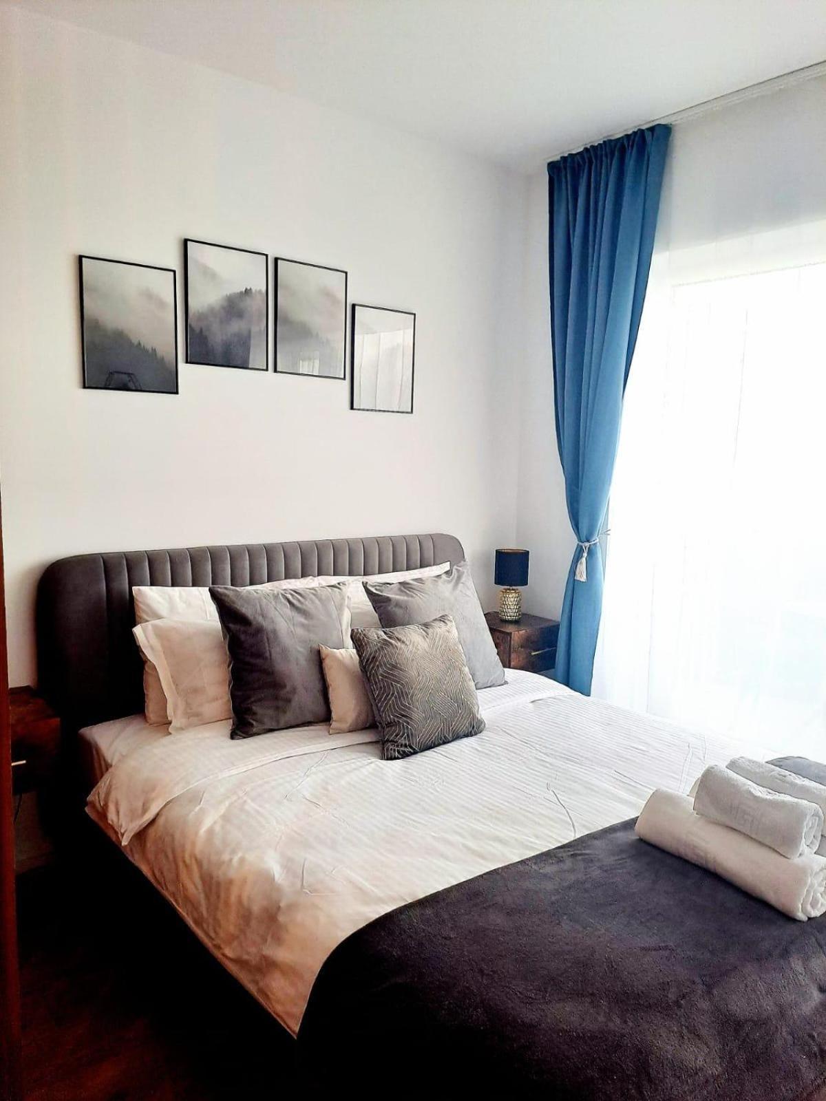 Mountain Breeze Luxury Apartment Ac & Parcare Privata Braşov Esterno foto